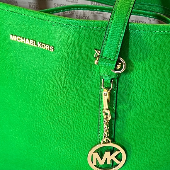 MICHAEL KORS - Vibrant Green Tote - Picture 3 of 16